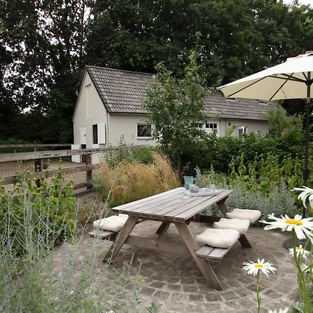Het Rooversnest Riel Buitenkant foto
