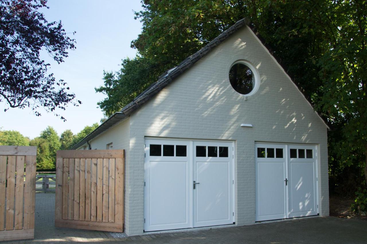 Het Rooversnest Riel Buitenkant foto