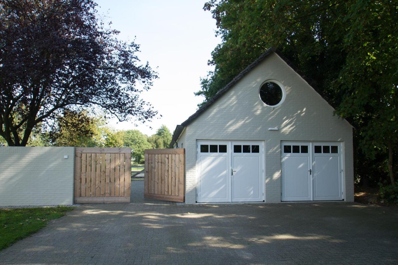 Het Rooversnest Riel Buitenkant foto